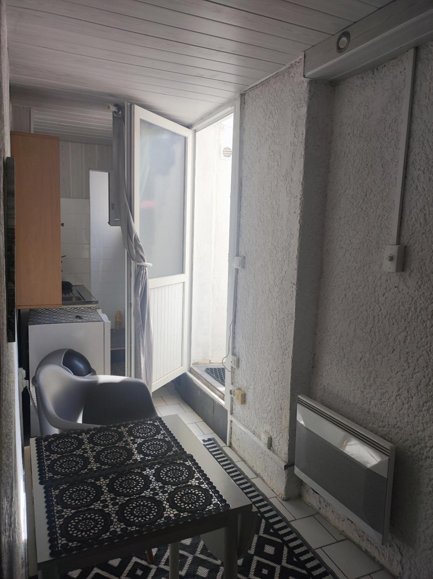 Ingrid Mary Apartment Nimes Bilik gambar