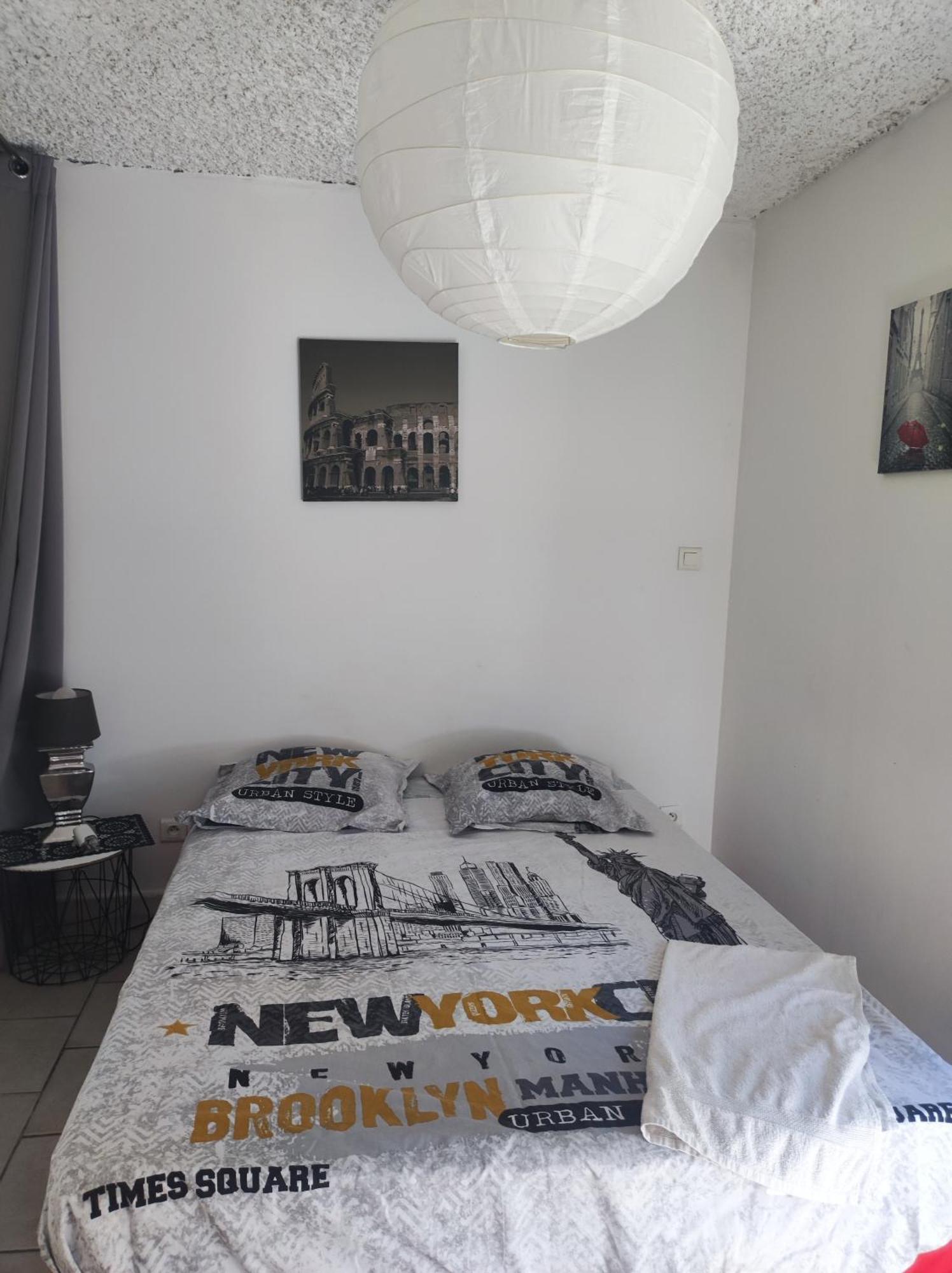 Ingrid Mary Apartment Nimes Bilik gambar