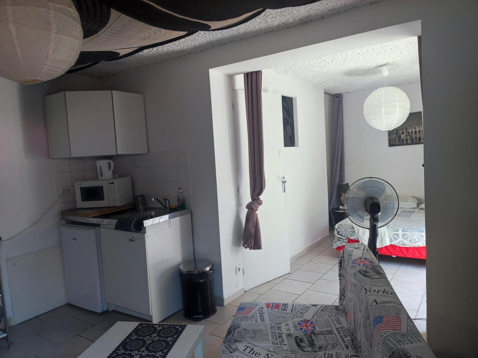 Ingrid Mary Apartment Nimes Bilik gambar