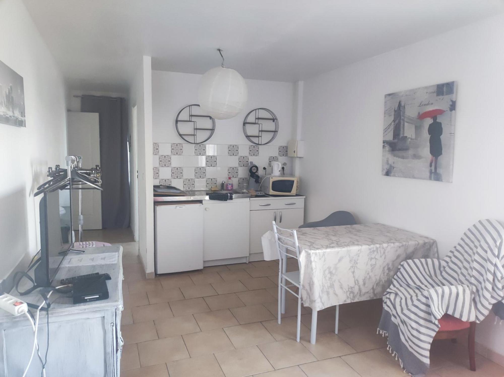 Ingrid Mary Apartment Nimes Bilik gambar