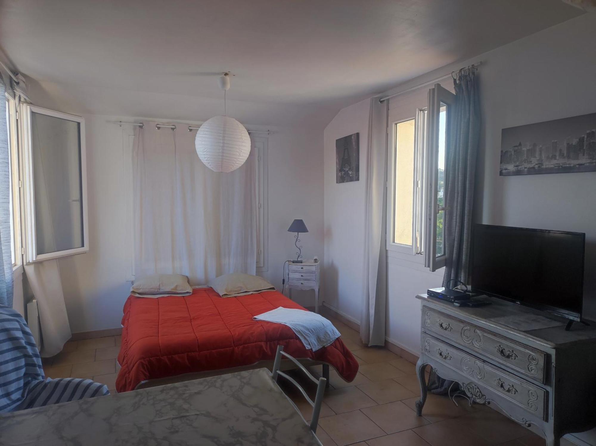 Ingrid Mary Apartment Nimes Bilik gambar