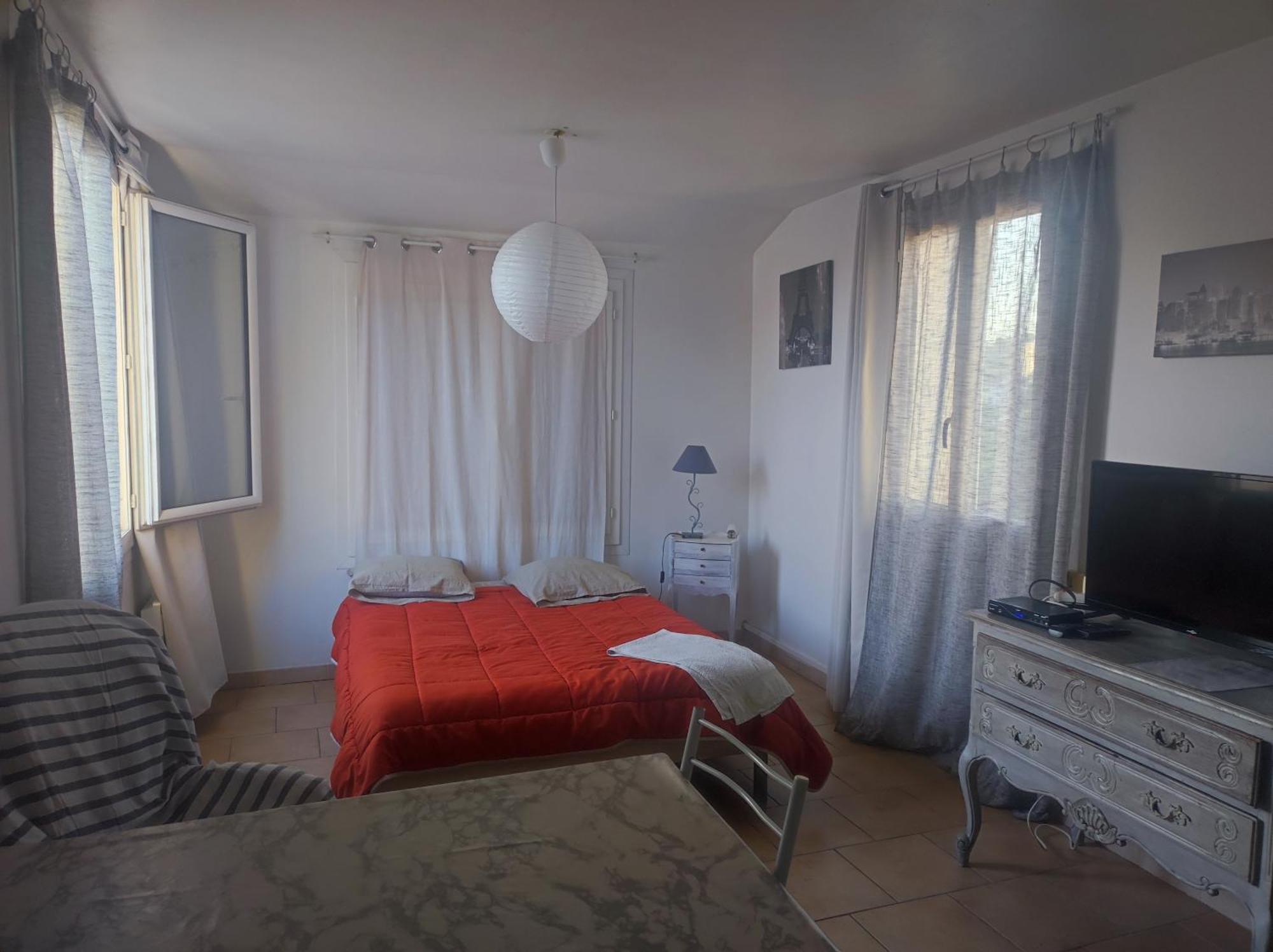 Ingrid Mary Apartment Nimes Bilik gambar
